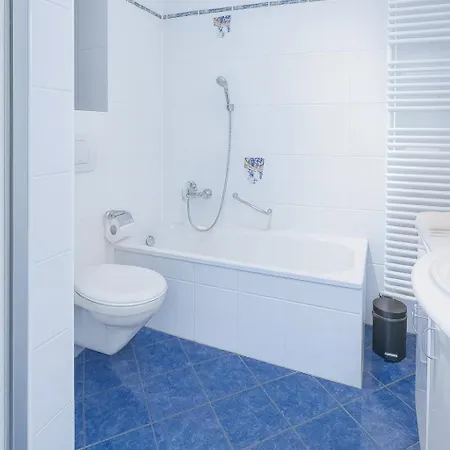 Aussergewoehnliche 5 Penthouse In Apartamento Kehl